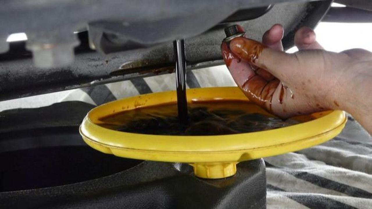 Jangan sampai mesin turun, kenali ciri-ciri oli mesin bocor dan caranya mengatasinya