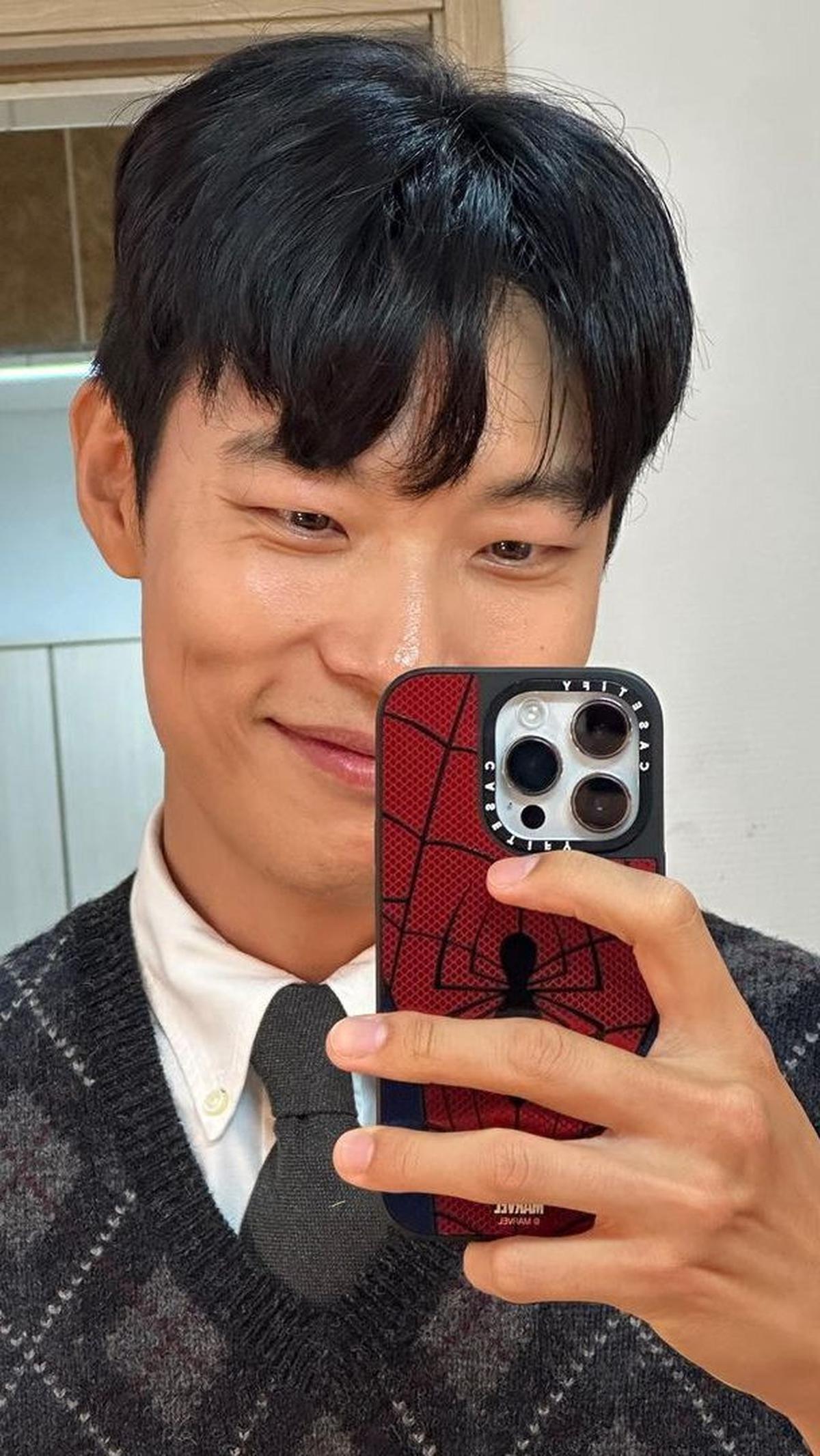 Terlibat dalam hubungan romantis dengan Han So Hee <br>