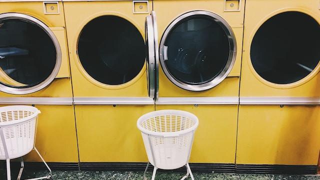 Ilustrasi mencuci kaos kaki