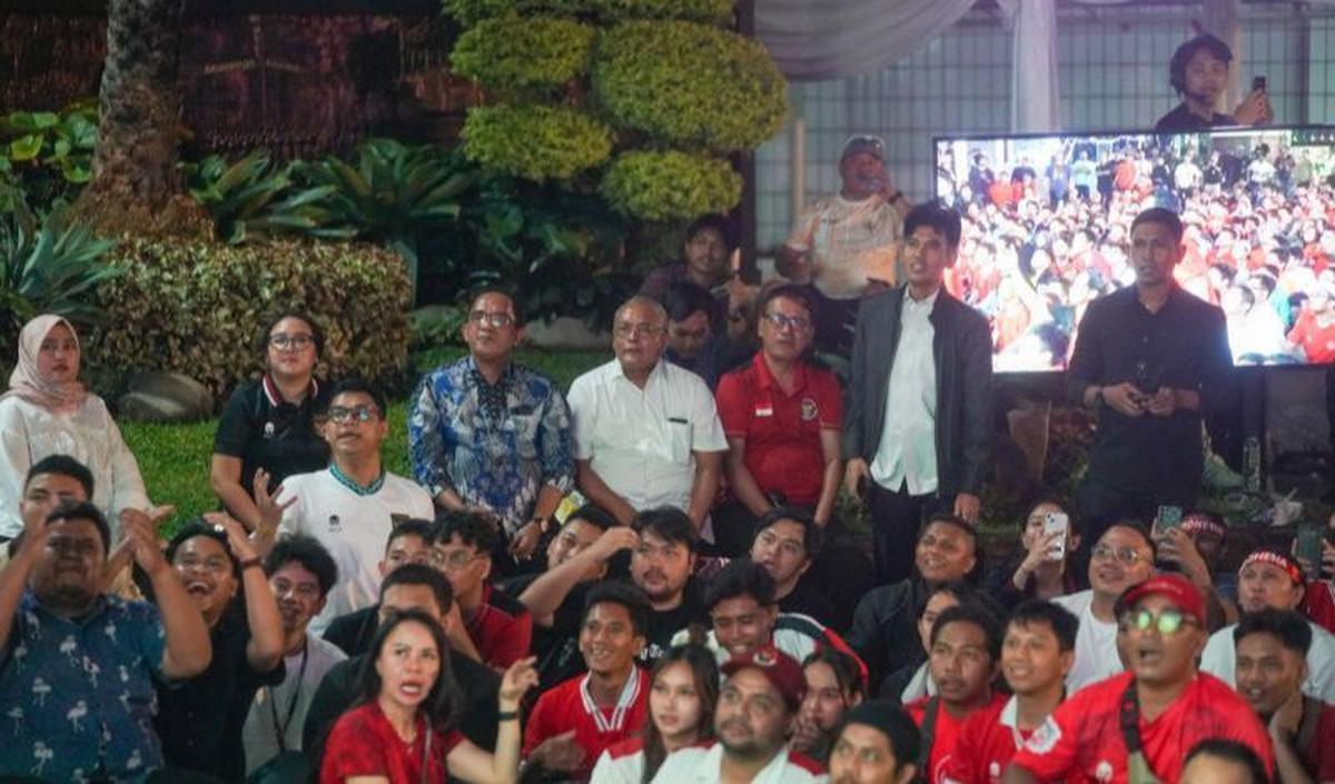 Isa menjelaskan kawasan Monas akan beroperasi hingga pukul 01.00 dini hari. Isa mengimbau bagi masyarakat yang mengikuti nobar di Monas untuk menjaga ketertiban dan tidak membuang sampah sembarangan.<br>