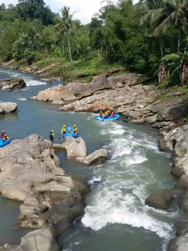 Sungai Klawing dikenal sebagai sungai yang indah dan juga menantang adrenalin. (Liputan6.com/Dinkominfo PBG/Muhamad Ridlo)