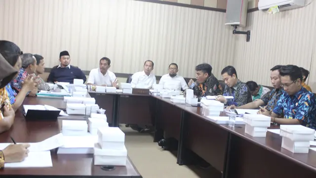 Suasana saat audiensi antara Bawaslu Blora, eksekutif, DPRD Blora dan elemen masyarakat spil berlangsung (Foto: Liputan6.com/ Ahmad Adirin)
