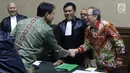 Anggota Komisi III DPR, Aziz Syamsuddin (kedua kiri) usai bersaksi sidang lanjutan dugaan korupsi pengadaan e-KTP dengan terdakwa Irvanto H Pambudi dan Made Oka Masagung di Pengadilan Tipikor, Jakarta, (2/10). (Liputan6.com/Helmi Fithriansyah)