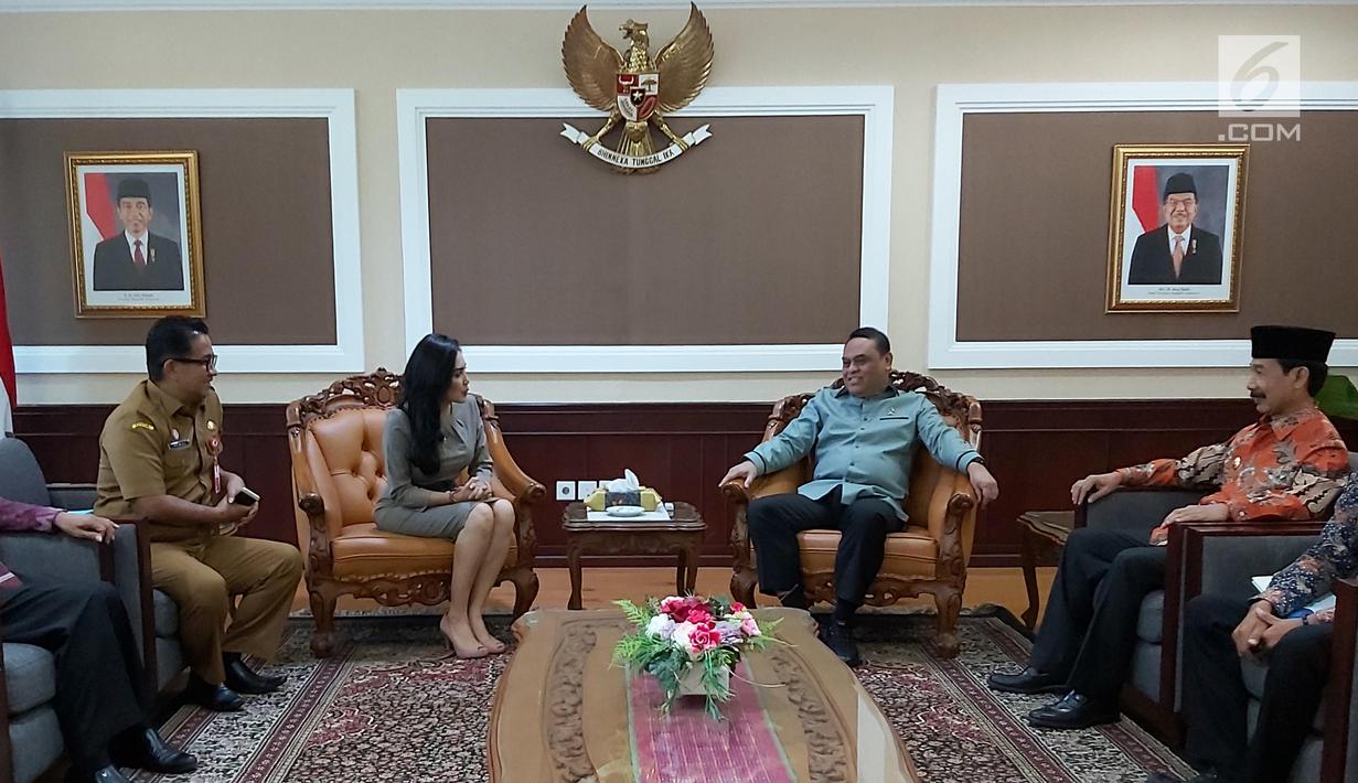 FOTO: Temui Menpan RB, Bupati Solok Selatan Serahkan ...