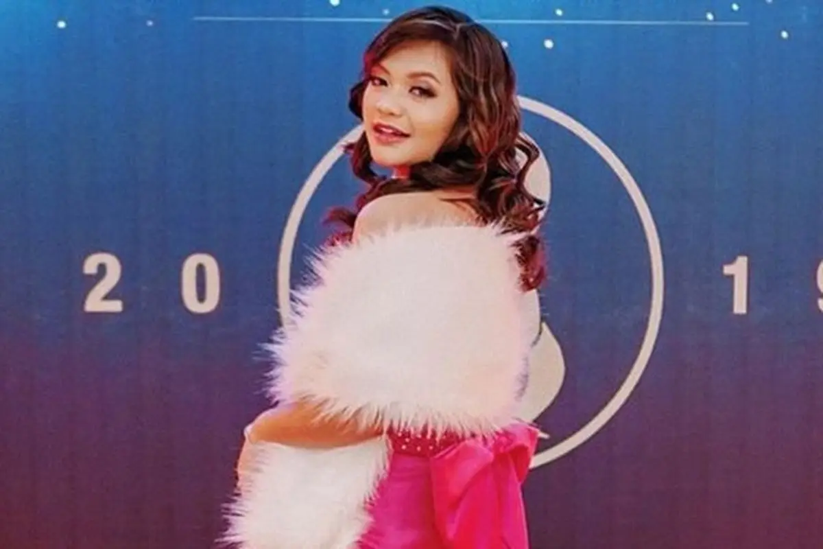 Curi Perhatin, Begini 6 Gaya Amel Carla Saat Ikut Prom Night
