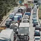 Kendaraan melintasi Tol Jakarta Outer Ring Road (JORR) di Jakarta, Senin (17/9). Integrasi tol JORR ini merupakan upaya meningkatkan pelayanan kepada pengguna jalan tol dan mendukung sistem logistik nasional. (Liputan6.com/Faizal Fanani)