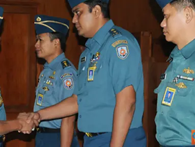 Citizen6, Surabaya: Kursus AA gelombang III yang berlangsung selama dua minggu ini, diikuti 40 peserta berpangkat letnan satu hingga Letnan Kolonel dari berbagai Komando Utama (Kotama) TNI AL. (Pengirim: Penkobangdikal)