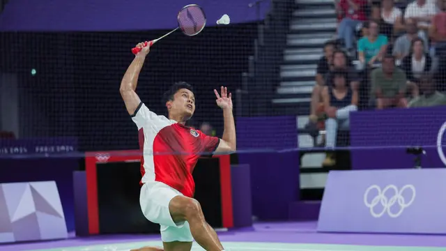 003094000_1722448076-20240731_-_NOC_-_OP24_-_NAIF_-_Badminton_-_Men_s_Singles_Group_H__Anthony_Sinisuka_Ginting__INA__1-2_Toma_Junior_Popov__FRA__-05.jpg