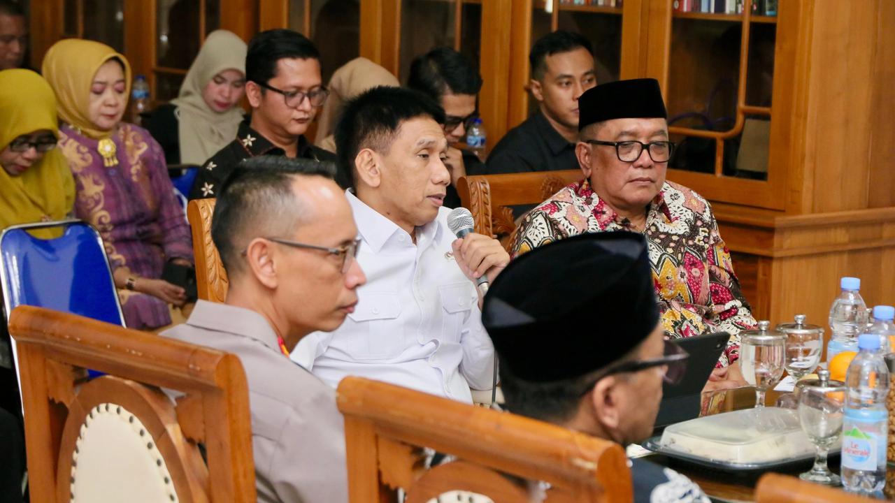 Wamendagri Akhmad Wiyagus di Pendopo Kota Banjar, Jawa Barat