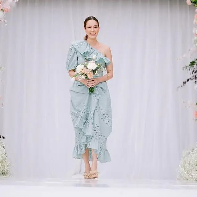 Potret Cathy Sharon dipernikahan sang adik, Charlotte Christie. (Foto: Instagram/charlottextie)