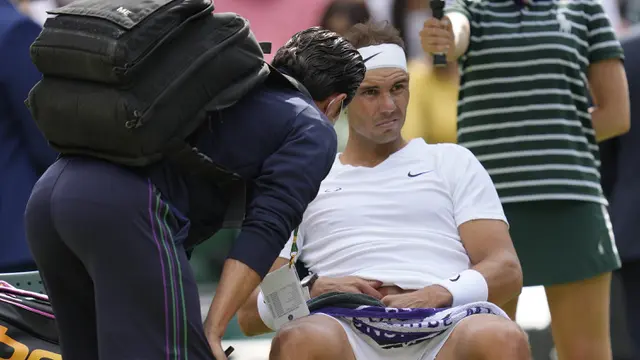 Foto: Alami Sobek Otot Perut, Rafael Nadal Mundur jelang Laga Semifinal Wimbledon 2022