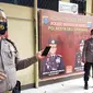 Kapolsek Tanjung Morawa, AKP Sawangin, memaparkan kasus pelemparan batu oleh orang dengan gangguan jiwa