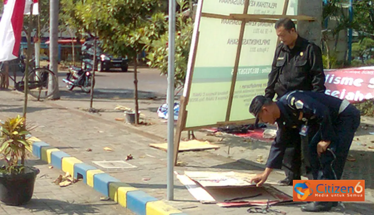 Citizen6, Surabaya: setelah satpam kampus dan mahasiswa bernegosiasi, pembongkaran tersebut tidak di lanjutkan. (Pengirim: Nias Stovit)