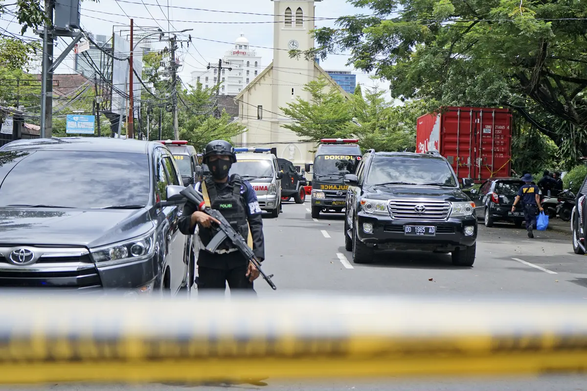 Penjagaan Ketat Gereja Katedral Makassar Pasca Ledakan Bom