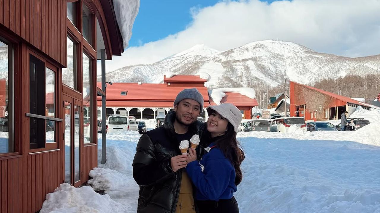 Potret Jessica Mila Menikmati Salju Bertiga Bersama Kyarra dan Yakup Hasibuan di Niseko, Jepang