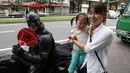 Batman kota Chiba ini tidak memerangi kejahatan, tetapi memberikan kebahagiaan kepada warga agar selalu tersenyum, Jepang, (31/8/14). (REUTERS/Yuya Shino)