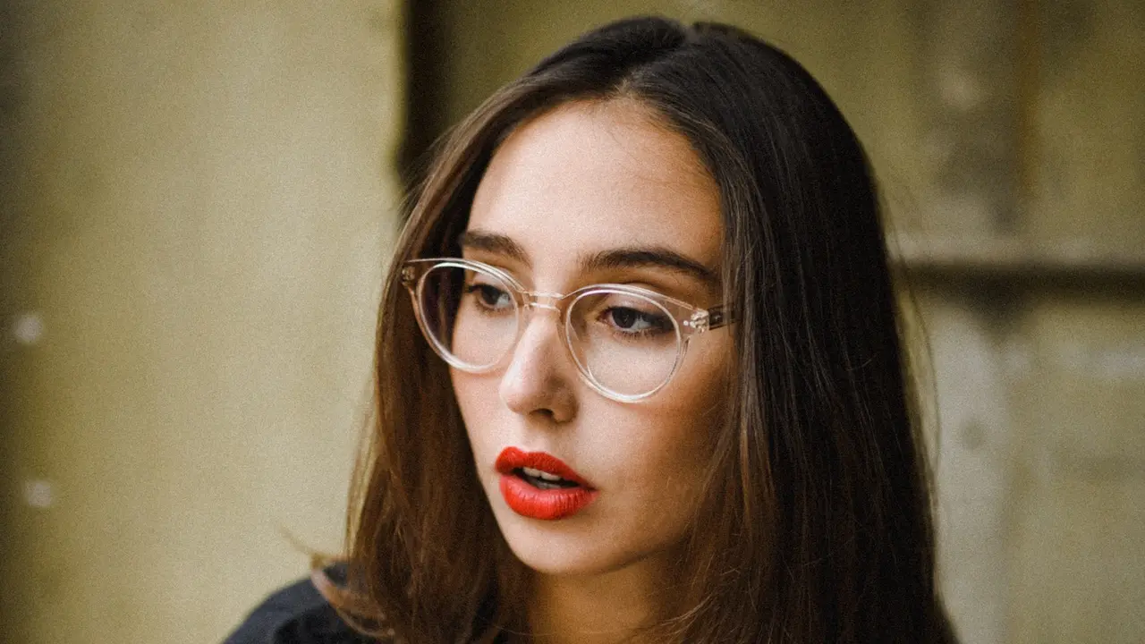 Lipstik Merah Dijadikan Sebagai Base Makeup, Berani Coba?