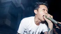 Sweet As Revenge Heran dengan Band yang Pura-pura Indie