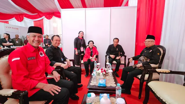 Sejumlah tokoh nasional dan Ketua Umum (Ketum) partai turut menghadiri undangan PDIP dalam acara peringatan puncak Bulan Bung Karno 2023 di Stadion Utama Gelora Bung Karno (GBK), Senayan, Jakarta.