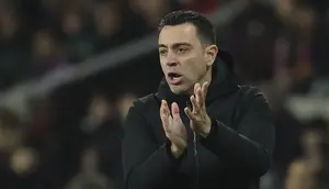 Setelah pembicaraan lebih lanjut dengan petinggi Barcelona, Xavi memutuskan pada 25 April 2024 untuk bertahan hingga masa kerjanya berakhir. (LLUIS GENE / AFP)