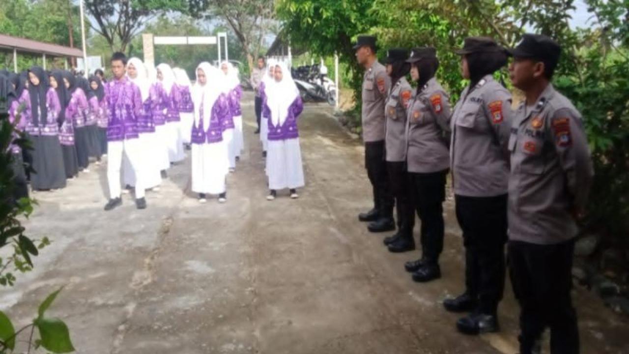 Tahukah Anda? Polres Tanah Laut Serukan Pelajar SMKS Intan Bara Husada Hindari Perundungan dan Kenakalan Remaja