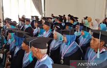 BKKBN Wisuda 75 Lansia di Bengkulu Tengah, Perkuat Kemandirian Usia Senja