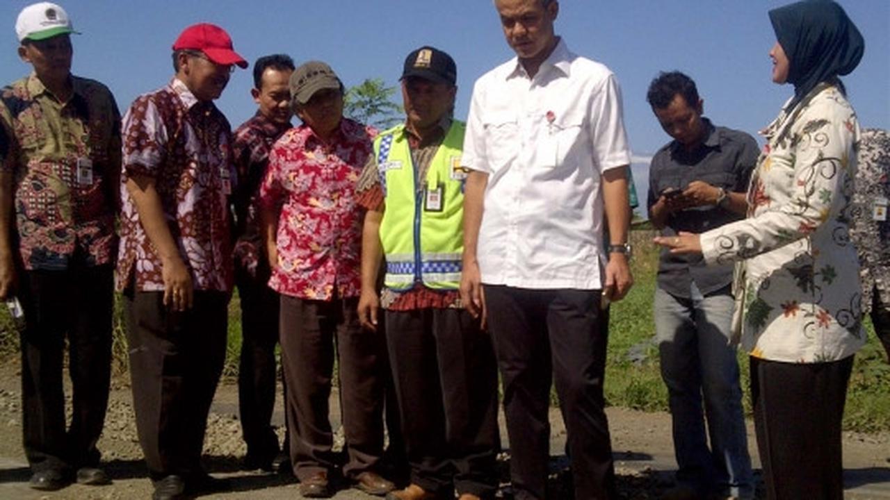 Kemarahan Ganjar temui jalan rusak di lingkar selatan Jateng