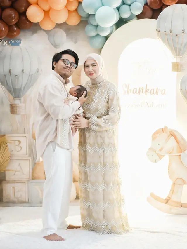 Ochi Rosdiana Saat Aqiqah Putra Pertamanya. [@ochi24]
