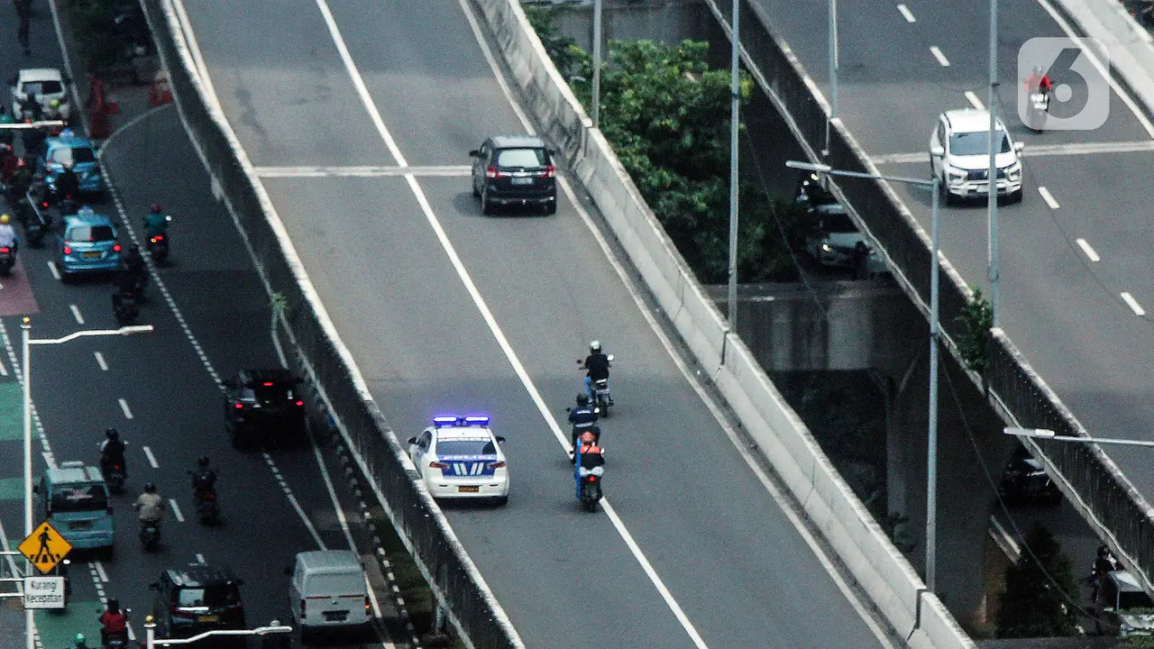 Berbahaya!, Pengendara Motor Masih Nekat Lewat JLNT Casablanca