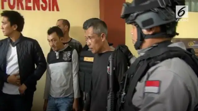 Polisi berhasil menangkap empat pelaku perampokan maut di SPBU Daan Mogot dan masih mengejar beberapa pelaku yang belum tertangkap.