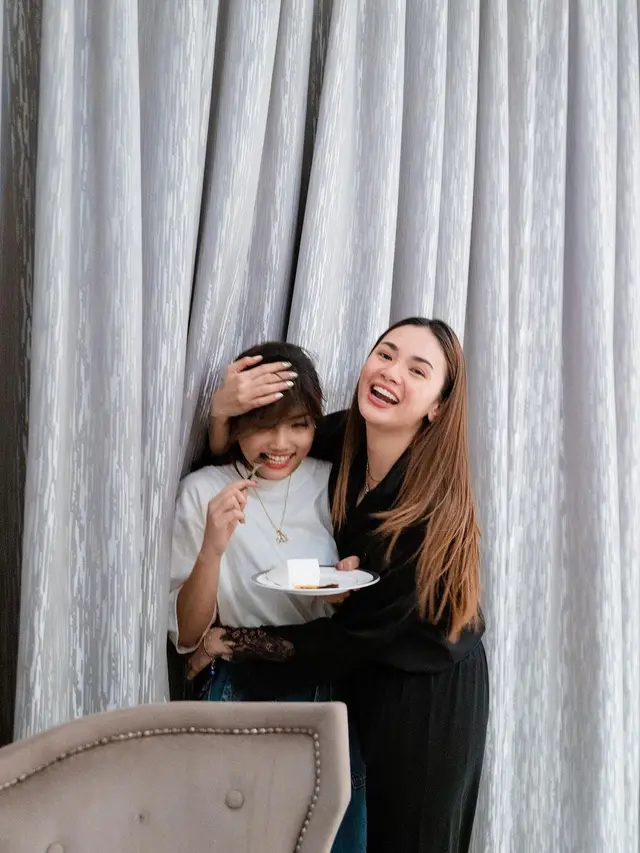 Potret keakraban Violenzia Jeanette dan Fuji (Instagram/violenziajean)