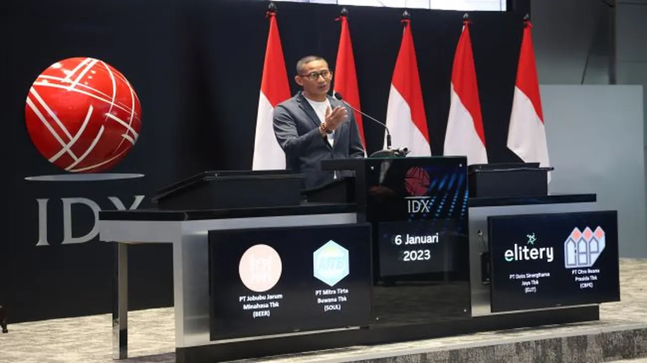 Menteri Pariwisata dan Ekonomi Kreatif, Sandiaga Uno di BEI saat pencatatan perdana saham empat emiten, Jumat (6/1/2023) (Foto: BEI)