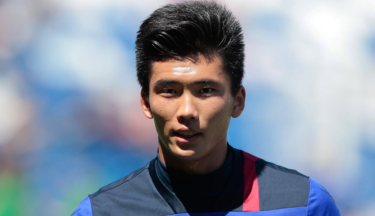 Han Kwang Song. Striker Korea Utara berusia 23 tahun yang sejak Juli 2021 berstatus tanpa klub usai dilepas klub Qatar Al Duhail SC ini pernah memperkuat 3 klub di Liga Italia, yaitu Cagliari, Perugia dan Juventus mulai 2016/2017 hingga pertengahan musim 2019/2020. Cagliari yang merupakan klub yang memilikinya dibelanya selama 2 musim di Serie A pada 2016/2017 dan 2017/2018. Sementara Perugia dibelanya dengan status pinjaman pada musim 2017/2018 dan 2018/2019 di Serie B. Pada musim 2019/2020 ia dipinjamkan ke Juventus U-23 dan akhirnya dipermanenkan pada pertengahan musim 2019/2020. (juvefc.com)