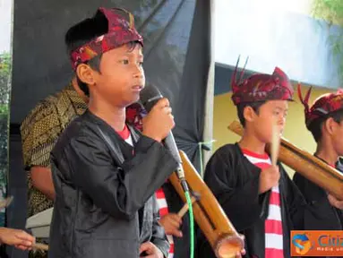 Citizen6, Surabaya: Pada acara ini semua siswa dari berbagai ekstra kulikuler ikut unjuk kebolehan. Penampilan para peserta tampak memukau dan akhirnya sang raja memutuskan bahwa mereka semua menjadi sang juara sejati. (Pengirim: Farah Dwi)