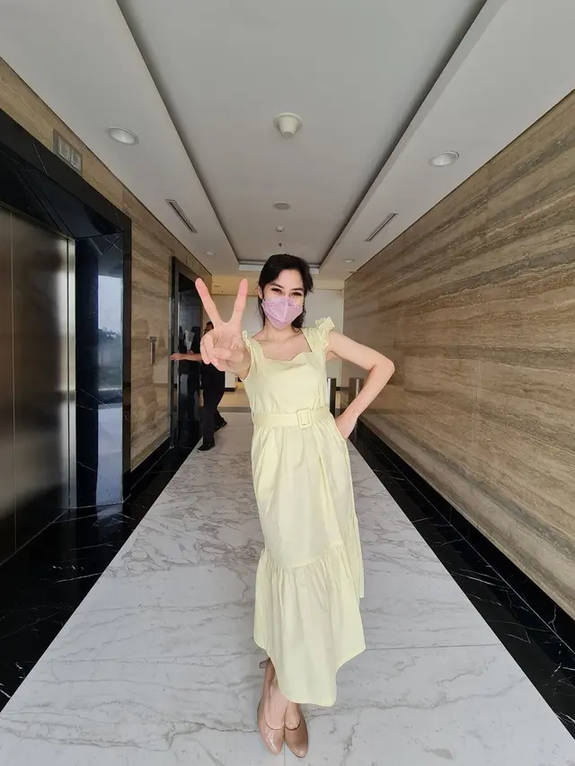 Pesona Anya Diwnov yang belum menikah di usia 40 tahun, padahal sudah satu dekade pacaran dengan sang kekasih