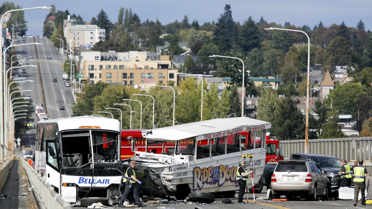 20150925-Satu WNI Tewas dalam Tabrakan Bus vs Kendaraan Amfibi di Seattle-Amerika