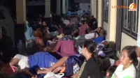 [VIDEO] Pengungsi Kelud Keluhkan Bantuan Tak Merata Susu-Selimut