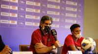 Pelatih Bali United Stefano Cugurra Teco saat sesi konferensi pers jelang pertandingan perdana grup G AFC Cup 2022 pada Kamis (23/6/2022). (Maheswara Putra/Bola.com)