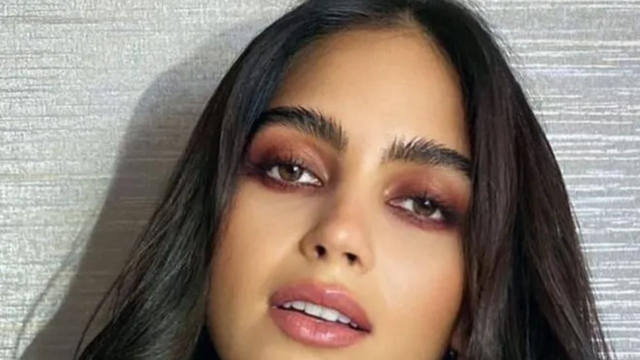 9 Potret Cantik Melissa Barrera, Aktris Hollywood yang Dipecat dari Film Scream VII karena Unggahan Soal Palestina
