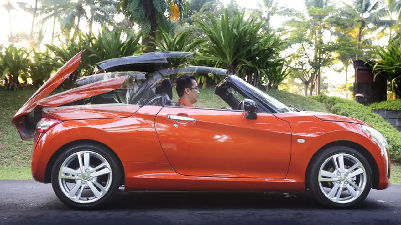 Daihatsu Copen Sedot Perhatian Bule di Ubud