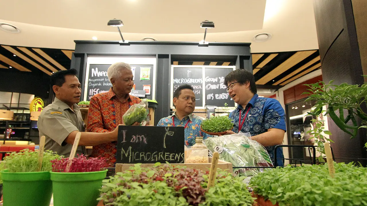 Pameran buah dan sayur di pusat perbelanjaan