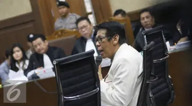 Saksi dokter ahli forensik Slamet Purnomo yang mengotopsi Wayan Mirna Salihin memberikan keterangan dalam sidang lanjutan Jessica Kumala Wongso di Pengadilan Negeri Jakarta Pusat, Rabu (3/8). (Liputan6.com/Immanuel Antonius)
