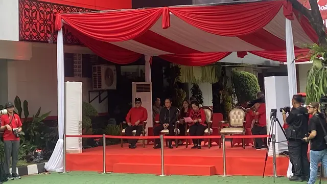 Didampingi Prananda, Megawati Tiba di Sekolah Partai untuk Rayakan HUT ke-52 PDIP