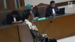 Terdakwa korupsi pembangunan gedung IPDN Budi Rachmat Kuniawan saat menjalani sidang putusan di Pengadilan Tipikor, Jakarta, Jumat (26/7/2019). Mantan GM Divisi Gedung PT Hutama Karya (HK) itu dihukum 5 tahun penjara, denda Rp 300 juta subsider 3 bulan kurungan. (Liputan6.com/Helmi Fithriansyah)