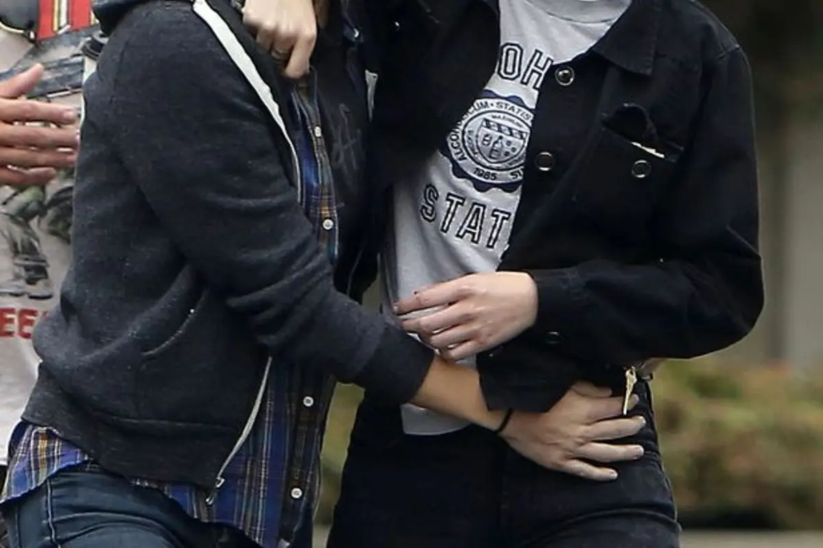 [Bintang] Kristen Stewart dan Alicia Cargie