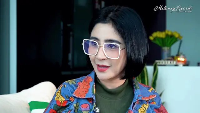 Uut Permatasari Ceritakan Awal Mula Perkenalan dengan Sang Suami. (YouTube/Melaney Ricardo)