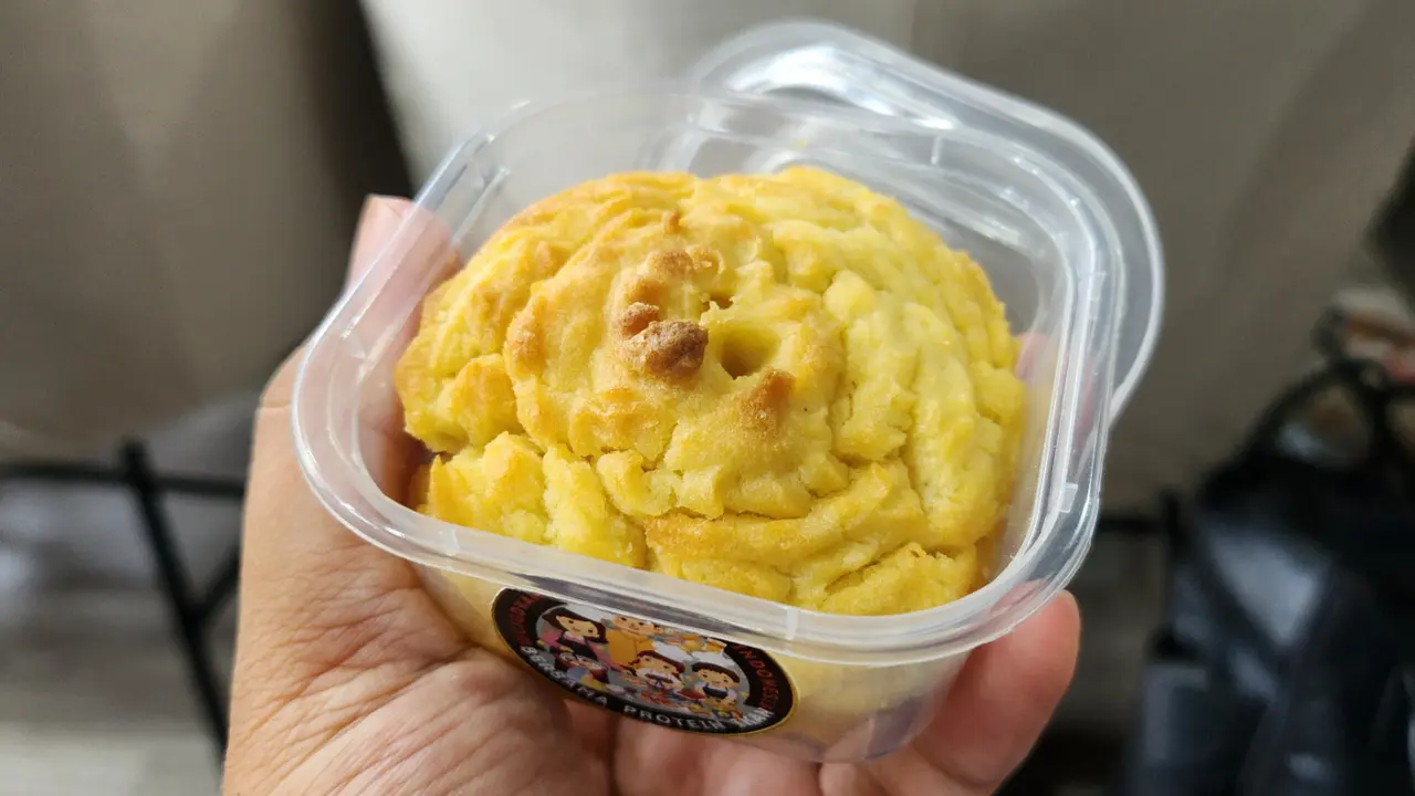 Mencicipi Kue Sus Berbahan Susu Ikan, Lembut dan Tidak Amis