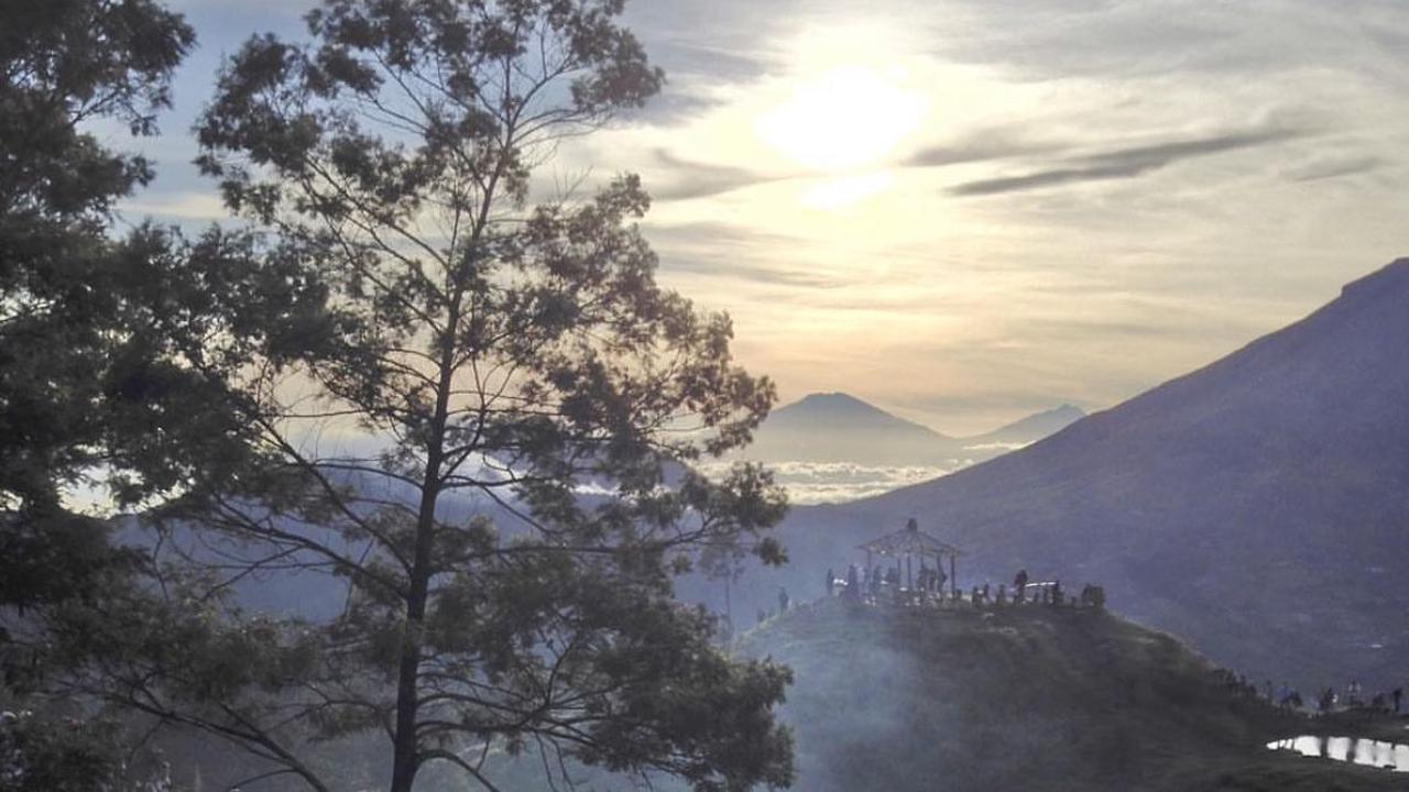 Pemandangan dari Gunung Sikunir di Dieng, Wonosobo, Jawa Tengah