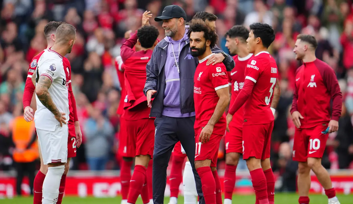 Dengan kemenangan atas West Ham United, Liverpool mengukuhkan posisinya pada urutan kedua klasemen Liga Inggris dengan 16 poin, hasil dari lima kemenangan dan satu hasil seri dalam enam pertandingan. Mereka hanya berjarak dua angka dari Manchester City di posisi puncak. (AP Photo/Jon Super)