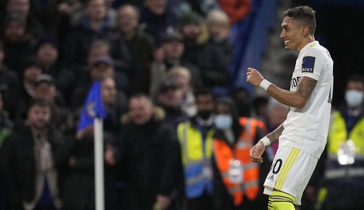 Raphinha. Sayap kanan asal Brasil berusia 25 tahun yang tengah menjalani musim keduanya bersama Leeds United ini kini berbanderol 40 juta euro, naik 8 juta euro dari sebelumnya 32 juta euro. Bersama The Whites musim ini ia telah mencetak 8 gol di Liga Inggris. (AP/Matt Dunham)